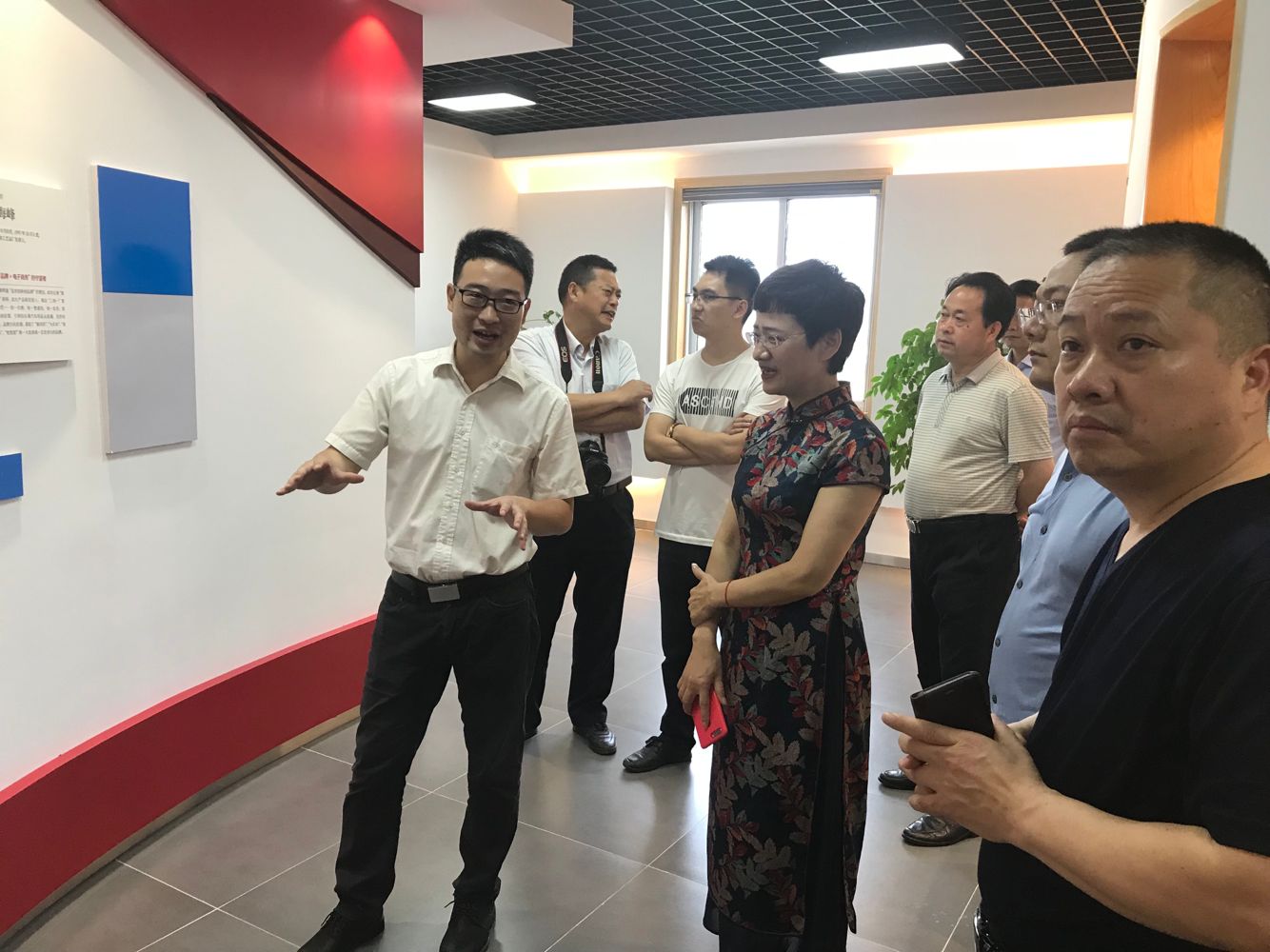 �Ĵ�ʡ��������f(xi��)�I(l��ng)��(d��o)�W�R�������_(t��i)�����Ї�(gu��)��܇��Ʒ��  